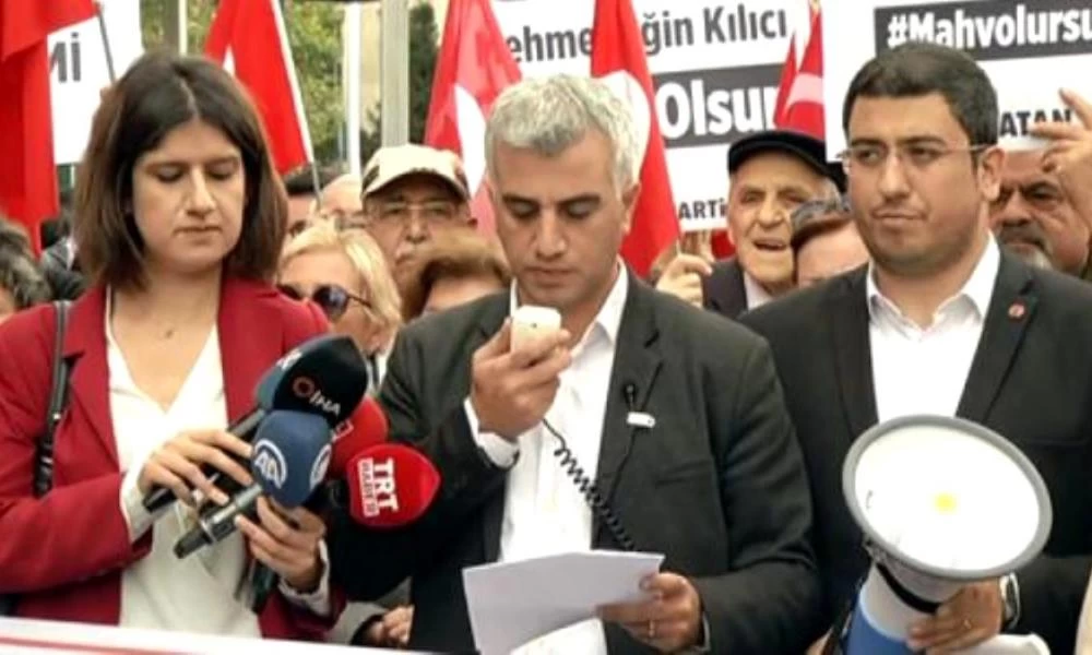 Τουρκικό κόμμα ζητά τη διεθνή αναγνώριση της Κριμαίας και της Κατεχόμενης Κύπρου